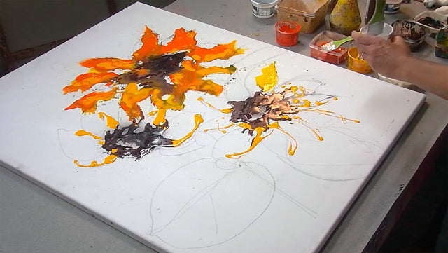 Lerne im geistreich Online-Kurs mit Eftichia Schlamadinger Sonnenblumen in Lasur-Technik kennen