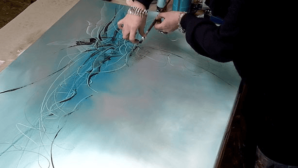 Lerne im geistreich Online-Kurs mit Isabelle Zacher-Finet Blue/Green Sgraffito-Technik kennen