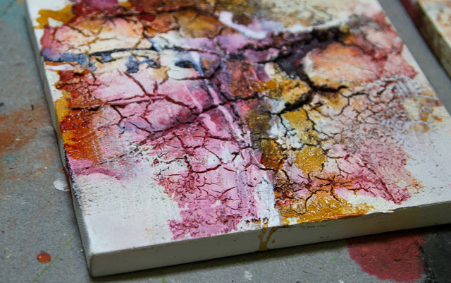 Lerne im geistreich Online-Kurs mit Angelika Biber Grundlagen - Spachtelmassen, Beize und Schellack kennen