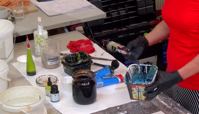 Lerne im geistreich Online-Kurs mit Angelika Biber Landschaft mit Bitumen-Schüttung kennen