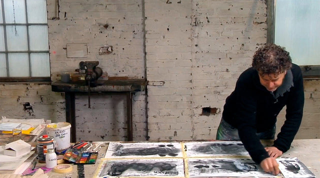 Lerne im geistreich Online-Kurs mit Antonio Zecca Tagesbilder - mit Ölkreide, Graphit, Schellack und Blumendraht kennen