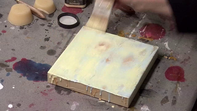 Lerne im geistreich Online-Kurs mit Birgit Hüttemann-Holz Enkaustik "Basics + Techniken" Einführungskurs kennen