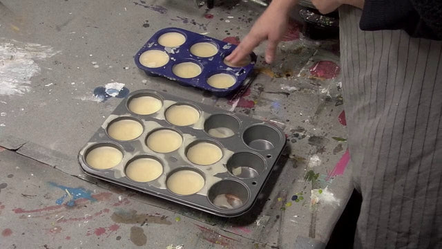 Lerne im geistreich Online-Kurs mit Birgit Hüttemann-Holz Enkaustik "Basics + Techniken" Einführungskurs kennen