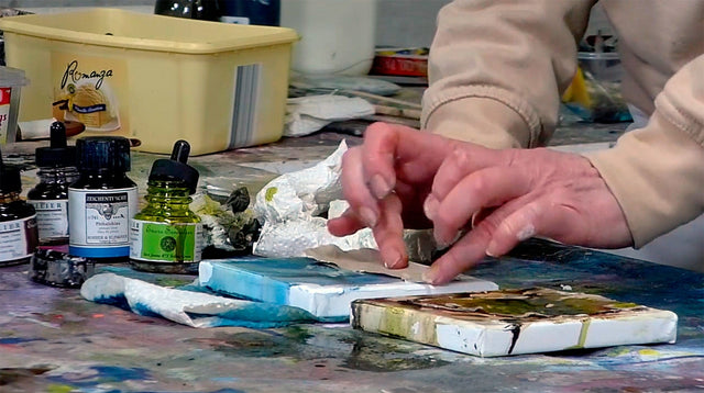 Lerne im geistreich Online-Kurs mit Brigitte Riechelmann Tusche und Collage - kleines Format kennen