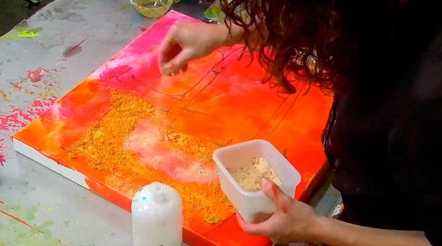 Lerne im geistreich Online-Kurs mit Claudia Geil Struktur-Mix Farberlebnis - Beize und Pigment kennen