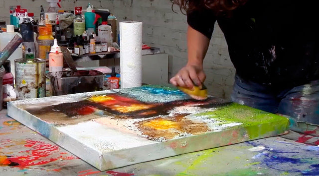 Lerne im geistreich Online-Kurs mit Claudia Geil Struktur-Mix Farberlebnis - Beize und Pigment kennen