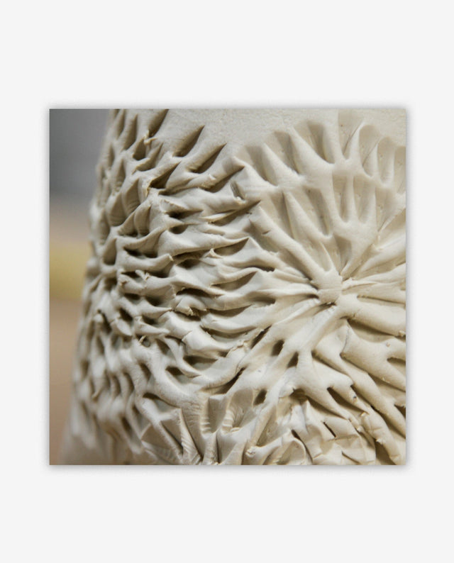 Lerne im geistreich Online-Kurs mit Claudia Zeppenfeld Farberzählungen mit Porzellan kennen