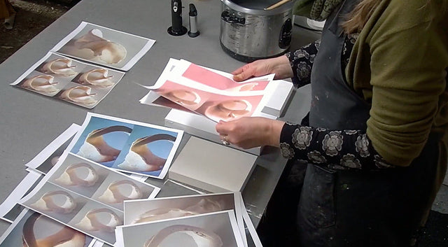 Lerne im geistreich Online-Kurs mit Cordula Kagemann Collage mit Fundstücken und Wachs kennen