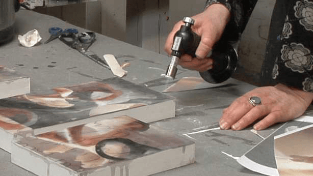 Lerne im geistreich Online-Kurs mit Cordula Kagemann Collage mit Fundstücken und Wachs kennen