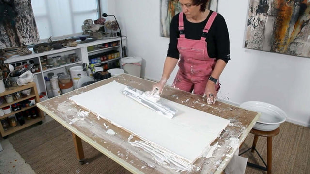 Lerne im geistreich Online-Kurs mit Gabriele Musebrink Feinstofflicher Zauber - Arbeiten mit Sumpfkalk kennen