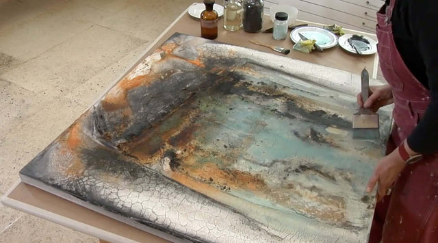 Detail des Farbschicht- und Strukturauftrags aus dem Kurs Fluss strukturierter Farbintensität