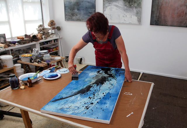 Lerne im geistreich Online-Kurs mit Gabriele Musebrink Transluzenz durch Wachs auf Leinwand kennen