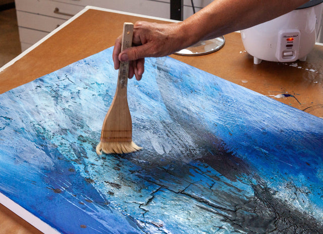 Lerne im geistreich Online-Kurs mit Gabriele Musebrink Transluzenz durch Wachs auf Leinwand kennen