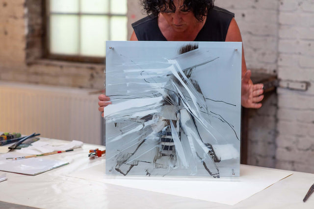 Lerne im geistreich Online-Kurs mit Helga Budde-Engelke Seminar - Hinterglasmalerei in Acryltechnik kennen