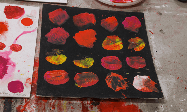 Lerne im geistreich Online-Kurs mit Ines Hildur Drei Farben. Rot - Seminar kennen