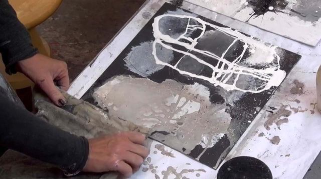 Lerne im geistreich Online-Kurs mit Ines Hildur LIVE - Formen finden. Geste-Fläche-Fleck-Form. kennen