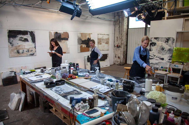 Lerne im geistreich Online-Kurs mit Ines Hildur LIVE - Formen finden. Geste-Fläche-Fleck-Form. kennen