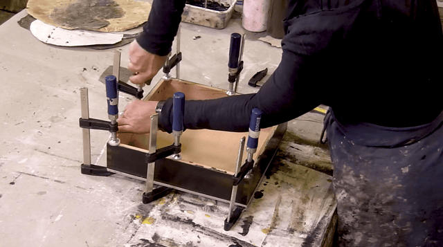 Lerne im geistreich Online-Kurs mit Ines Hildur Staub-Technik mit Wachs auf Holzkörpern kennen