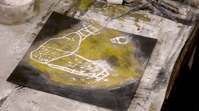 Lerne im geistreich Online-Kurs mit Ines Hildur Staub-Technik mit Wachs auf Holzkörpern kennen