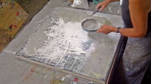 Lerne im geistreich Online-Kurs mit Ines Hildur Weiß und Schwarz in Staubtechnik kennen