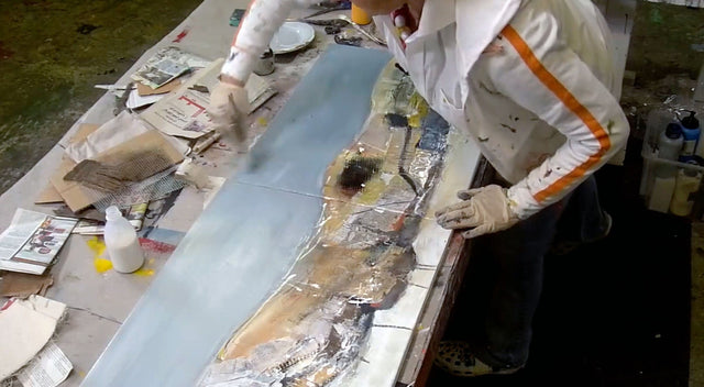 Lerne im geistreich Online-Kurs mit Ingrid Radinger Expressive Variationen - Collage, Rot, Bitumen kennen