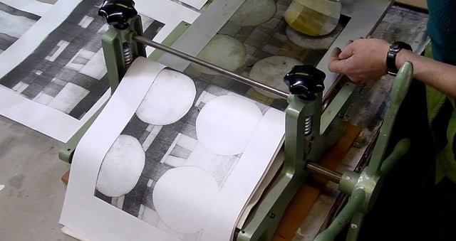 Lerne im geistreich Online-Kurs mit Iris Flexer Experimentelle Drucktechnik - Radierung kennen