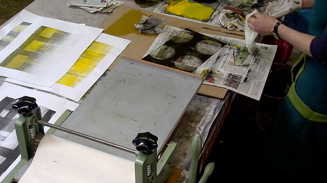 Lerne im geistreich Online-Kurs mit Iris Flexer Experimentelle Drucktechnik - Radierung kennen