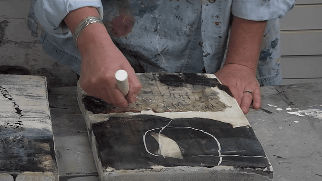 Lerne im geistreich Online-Kurs mit Iris Lehnhardt Wachs, Tusche und Naturcollage kennen