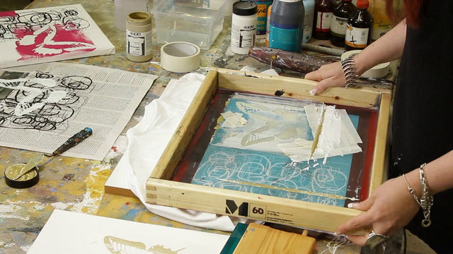 Lerne im geistreich Online-Kurs mit Isabelle Zacher-Finet Siebdruck Grundkurs bei Tageslicht kennen