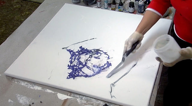 Lerne im geistreich Online-Kurs mit Isolde Folger Großes Format - Material in Bewegung kennen