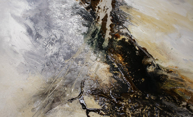 Lerne im geistreich Online-Kurs mit Isolde Folger Materialmix mit Bitumen, Beton und Moorlauge - Erdtöne kennen