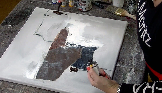 Lerne im geistreich Online-Kurs mit Isolde Folger Winterlandschaft - Nass in Nass-Technik kennen