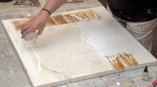 Lerne im geistreich Online-Kurs mit Robert Süess Magie des Materials in Mischtechnik kennen