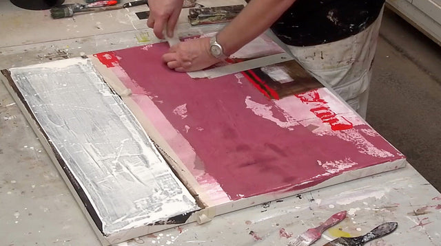 Lerne im geistreich Online-Kurs mit Robert Süess Magie des Materials in Mischtechnik kennen