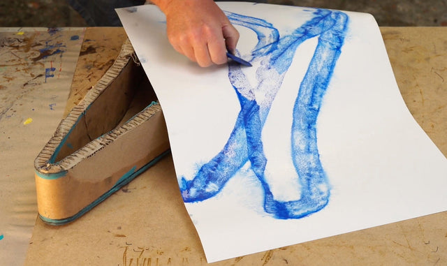 Lerne im geistreich Online-Kurs mit ROLLA artschool Grafische Arbeiten - Quick & Easy Schneiderkreide blau kennen