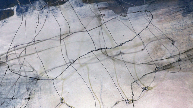 Lerne im geistreich Online-Kurs mit Sabine Kinder Draht-Kleid und Acryl-Malerei kennen