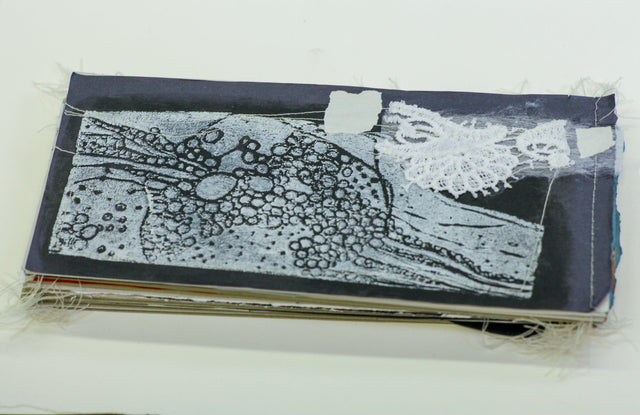 Lerne im geistreich Online-Kurs mit Sabine Kinder Druck(en) mit Acrylfarben kennen