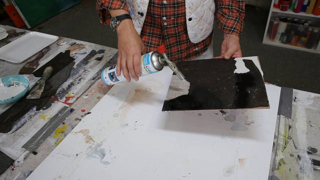 Lerne im geistreich Online-Kurs mit Sonja Schmid Materialbild(er) mit Dachpappe und Lack kennen