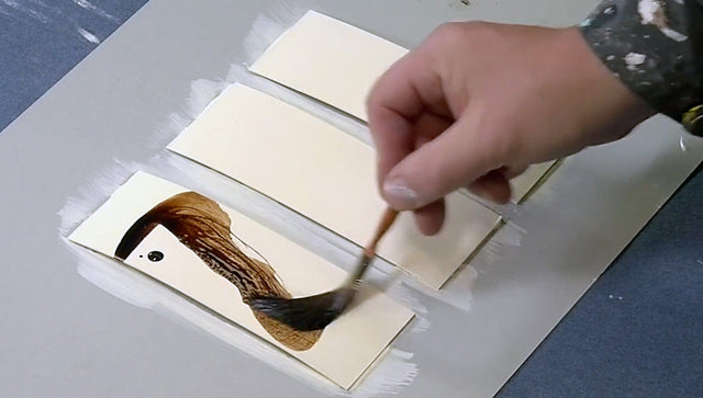 Lerne im geistreich Online-Kurs mit Steffen Rolla Moorlauge als Farbe. Zwei unterschiedliche Malgründe. kennen