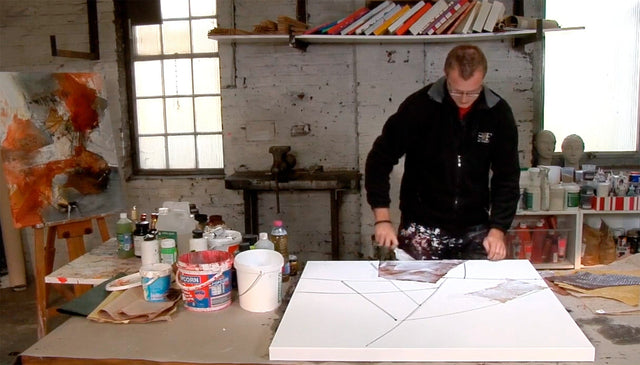 Lerne im geistreich Online-Kurs mit Tom Kree Acryl, Beizen und Bitumen kennen