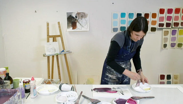 Lerne im geistreich Online-Kurs mit Ulrike Int-Veen Farbklang trifft Struktur - Wachs und Kaffeesatz kennen