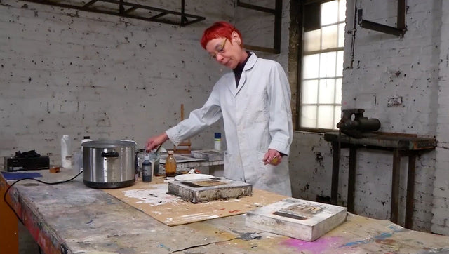 Lerne im geistreich Online-Kurs mit Ute Hoeg Collage, Baumaterial, Wachs und Beizen kennen