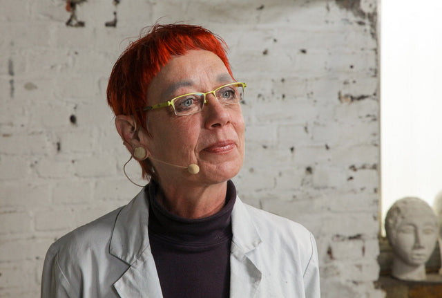 Lerne im geistreich Online-Kurs mit Ute Hoeg Collage, Baumaterial, Wachs und Beizen kennen