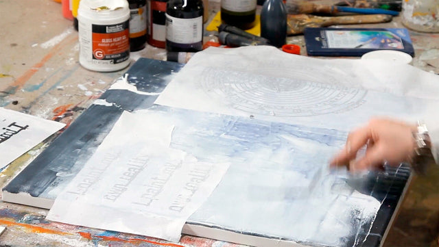 Lerne im geistreich Online-Kurs mit Isabelle Zacher-Finet Frottage-Technik. Texte übertragen... kennen