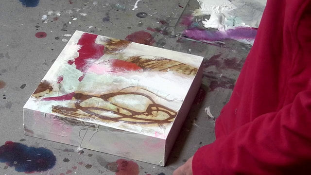 Lerne im geistreich Online-Kurs mit Angelika Biber Collage mit Wachs auf Holzkörper - Rost, Paraffin und Ölfarben kennen