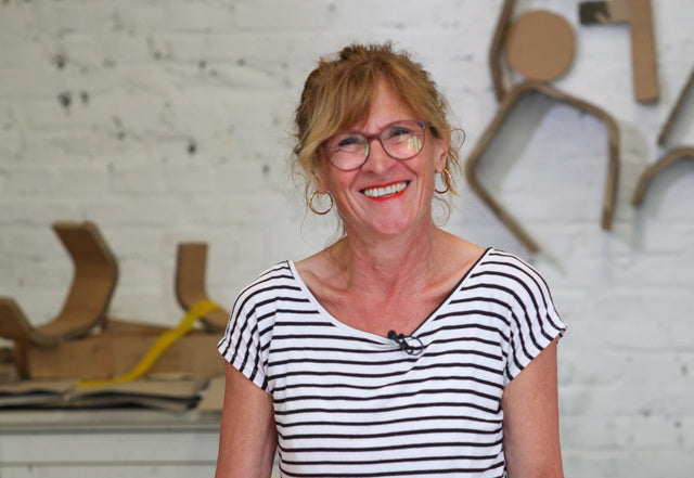 Lerne im geistreich Online-Kurs mit Angelika Biber Reliefartige Berglandschaft mit Goldschimmer kennen