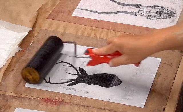 Lerne im geistreich Online-Kurs mit Anita Hörskens Collagekunst mit Lithografie-Elementen und Wachs kennen