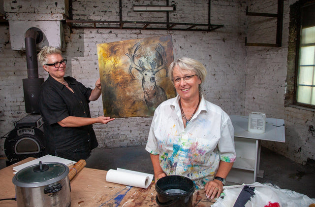 Lerne im geistreich Online-Kurs mit Anita Hörskens Geweihträchtig - Damwild in Mischtechnik kennen