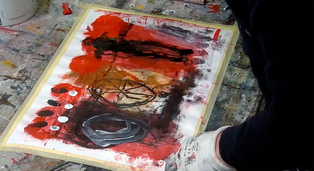 Lerne im geistreich Online-Kurs mit Antonio Zecca Tagesbilder - mit Ölkreide, Graphit, Schellack und Blumendraht kennen