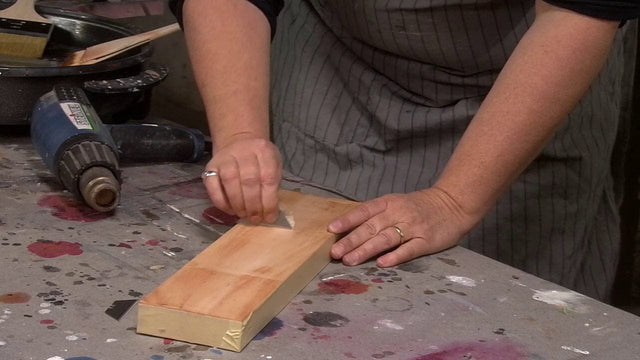 Lerne im geistreich Online-Kurs mit Birgit Hüttemann-Holz Enkaustik "Basics + Techniken" Einführungskurs kennen